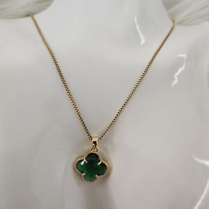 Elegant Gold and Green Clover Necklace